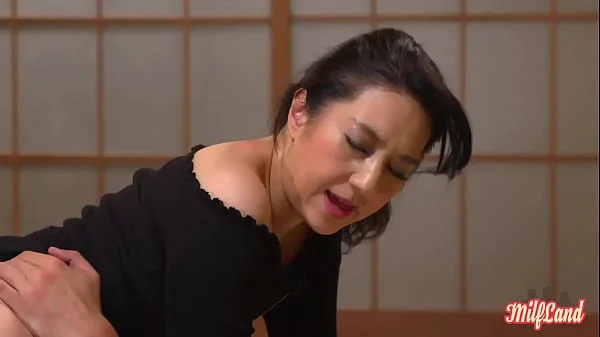 Yoko, une secrétaire asiatique très coquine Part 2