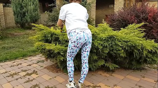 Look how she sucks this big mushroomhead cock and how she begs to cum on her beautiful face